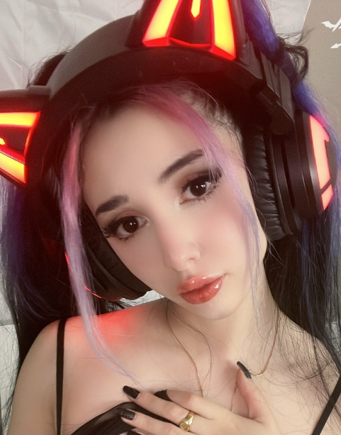 Alyri-with-bunny-ear-headphones