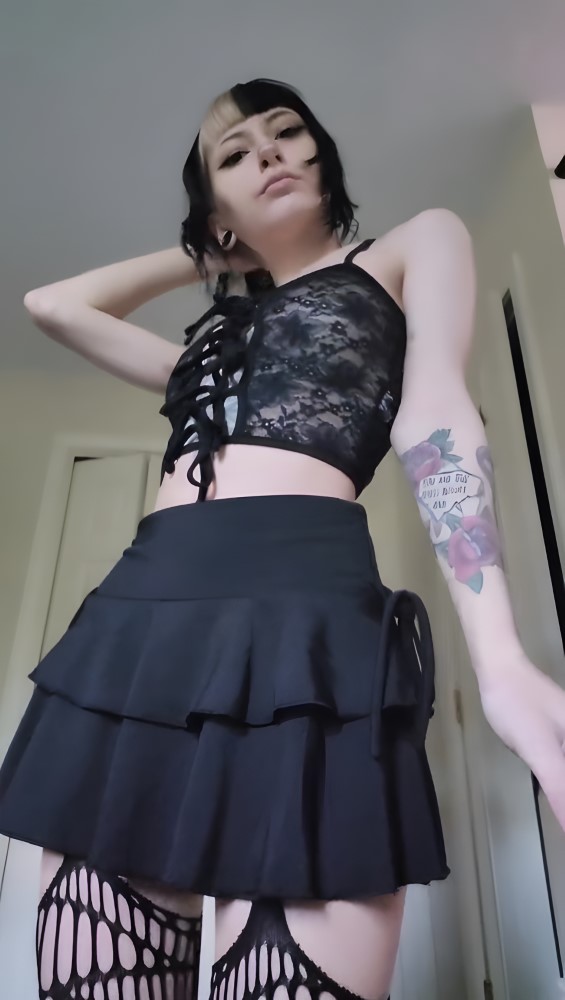 Ashbae-in-a-goth-outfit