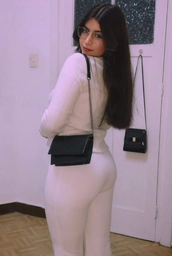 Evelyn-evelynthx-in-a-white-outfit