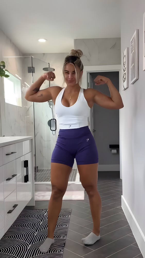 Joanna-Marie-showing-off-her-muscles