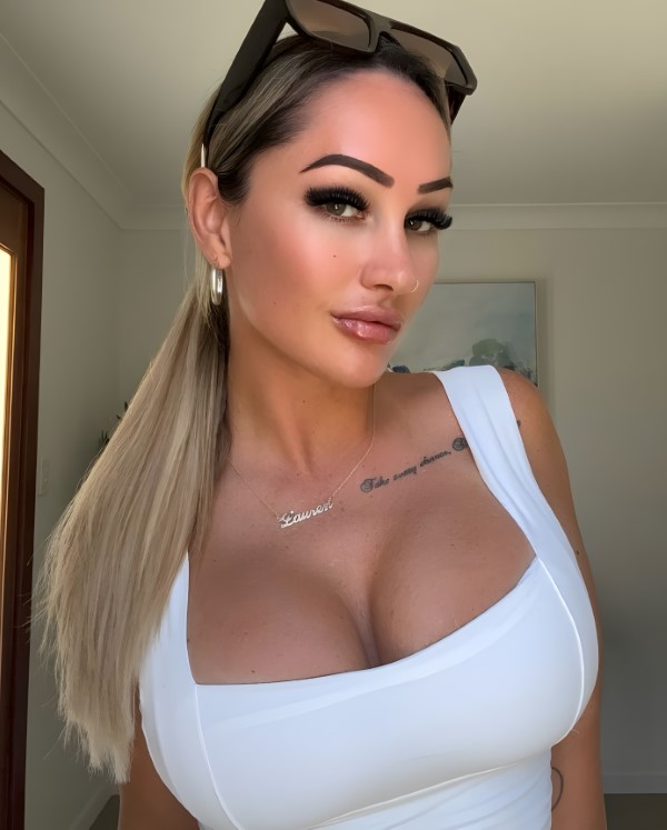 Lauren-Ashleigh-in-a-white-top